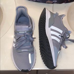 Adidas Ortholite Men’s Size 5 worn Mayne 3 times